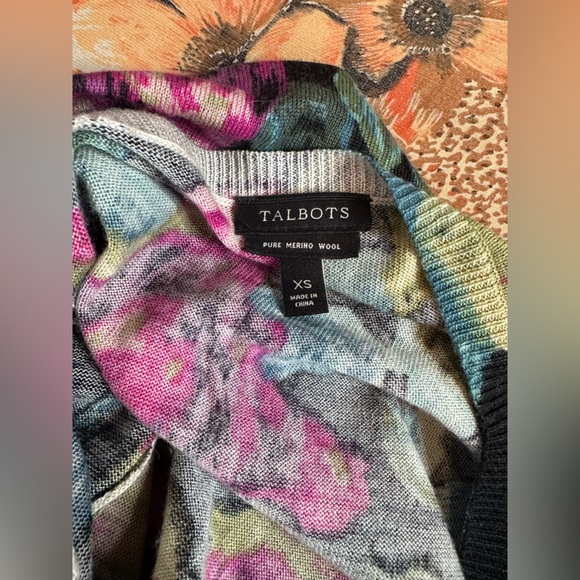 Talbots 100% Merino wool cardigan with glass buttons XS NWOT - Picture 5 of 5